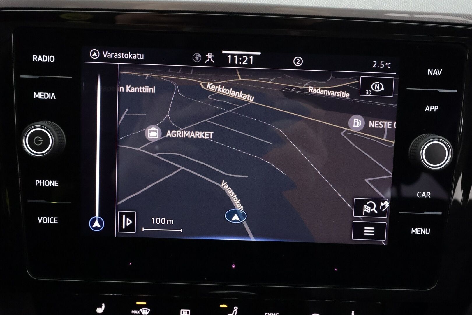 VOLKSWAGEN PASSAT 2023 Variant 2.0 TDi 110 kW M6 * ACC / P.kamera / LED / Navi / Muistipenkki hieronnalla / Webasto / H&K / Keyless * - Kahdet renkaat aluvanteilla / Merkkihuollettu