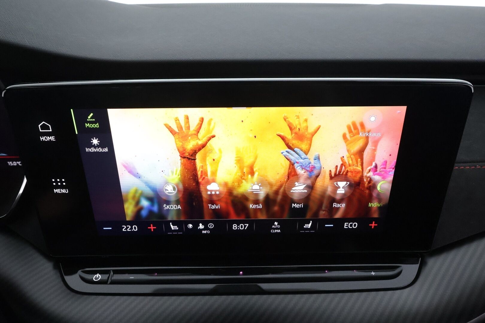 SKODA OCTAVIA 2023 1.4TSI PHEV RS iV DSG * ACC / HUD / Webasto / Hierovat muistipenkit / Canton / Matrix LED / P.kamera / Navi / Keyless * - Kahdet renkaat aluvanteilla / Merkkihuollettu / Huippuvarusteet