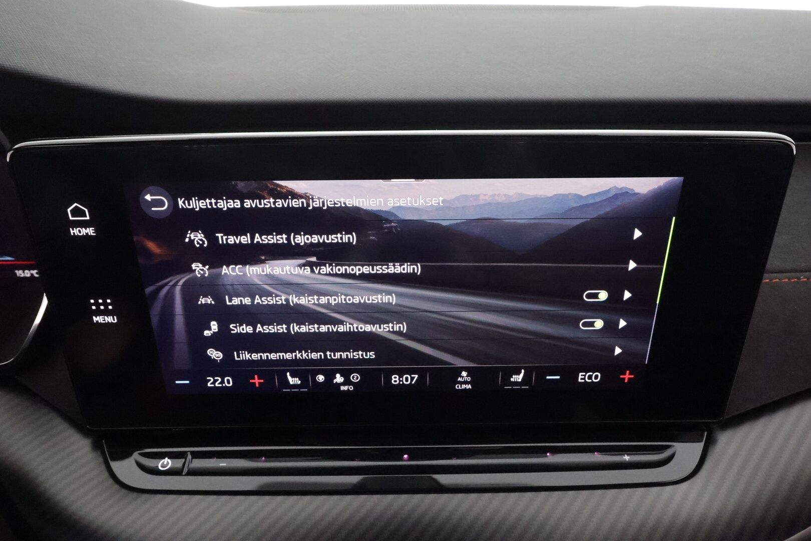 SKODA OCTAVIA 2023 1.4TSI PHEV RS iV DSG * ACC / HUD / Webasto / Hierovat muistipenkit / Canton / Matrix LED / P.kamera / Navi / Keyless * - Kahdet renkaat aluvanteilla / Merkkihuollettu / Huippuvarusteet