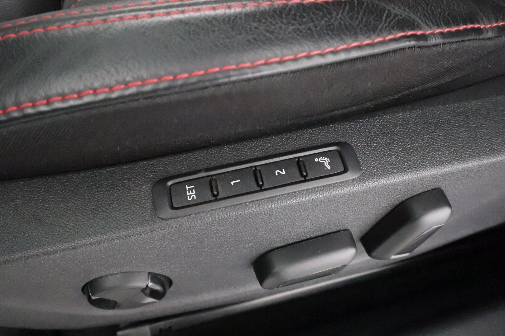 SKODA OCTAVIA 2023 1.4TSI PHEV RS iV DSG * ACC / HUD / Webasto / Hierovat muistipenkit / Canton / Matrix LED / P.kamera / Navi / Keyless * - Kahdet renkaat aluvanteilla / Merkkihuollettu / Huippuvarusteet