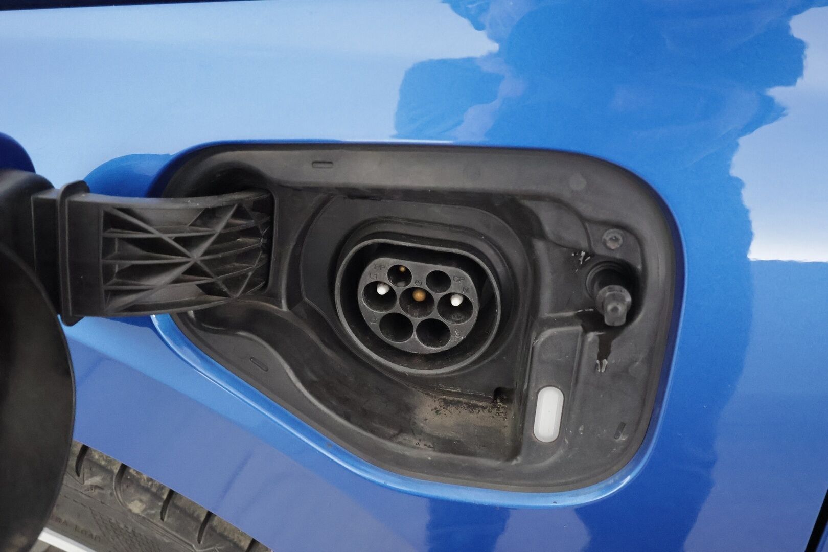 SKODA OCTAVIA 2023 1.4TSI PHEV RS iV DSG * ACC / HUD / Webasto / Hierovat muistipenkit / Canton / Matrix LED / P.kamera / Navi / Keyless * - Kahdet renkaat aluvanteilla / Merkkihuollettu / Huippuvarusteet