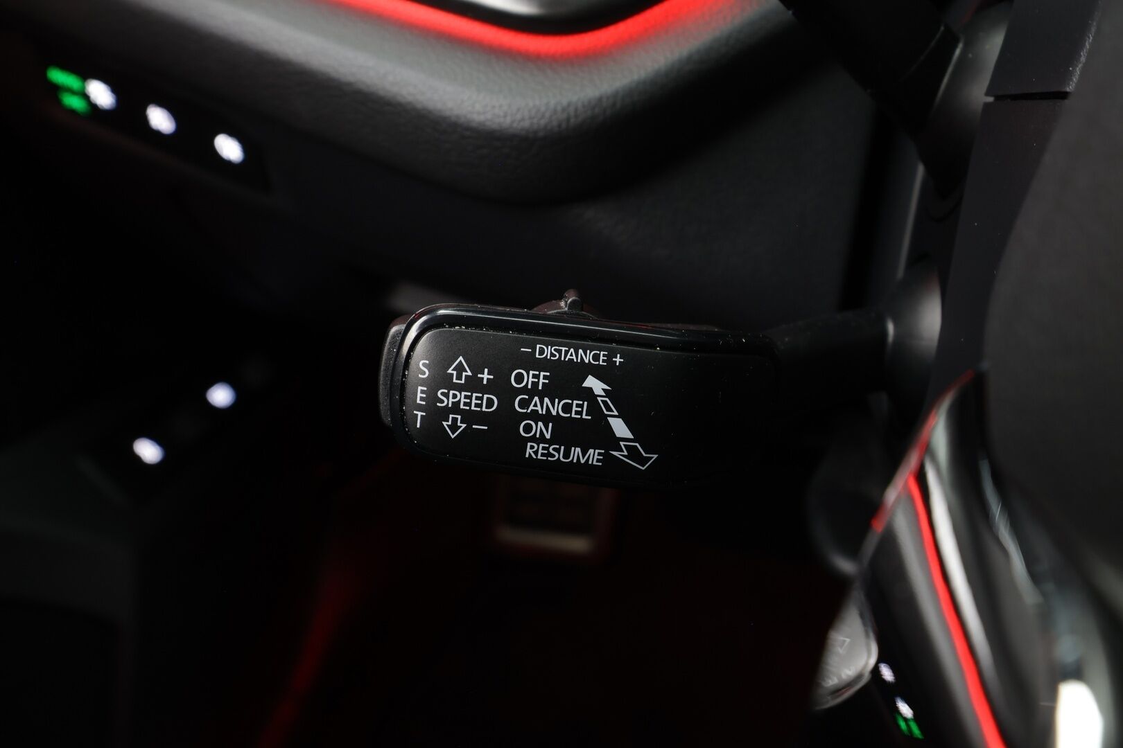 SKODA OCTAVIA 2023 1.4TSI PHEV RS iV DSG * ACC / HUD / Webasto / Hierovat muistipenkit / Canton / Matrix LED / P.kamera / Navi / Keyless * - Kahdet renkaat aluvanteilla / Merkkihuollettu / Huippuvarusteet