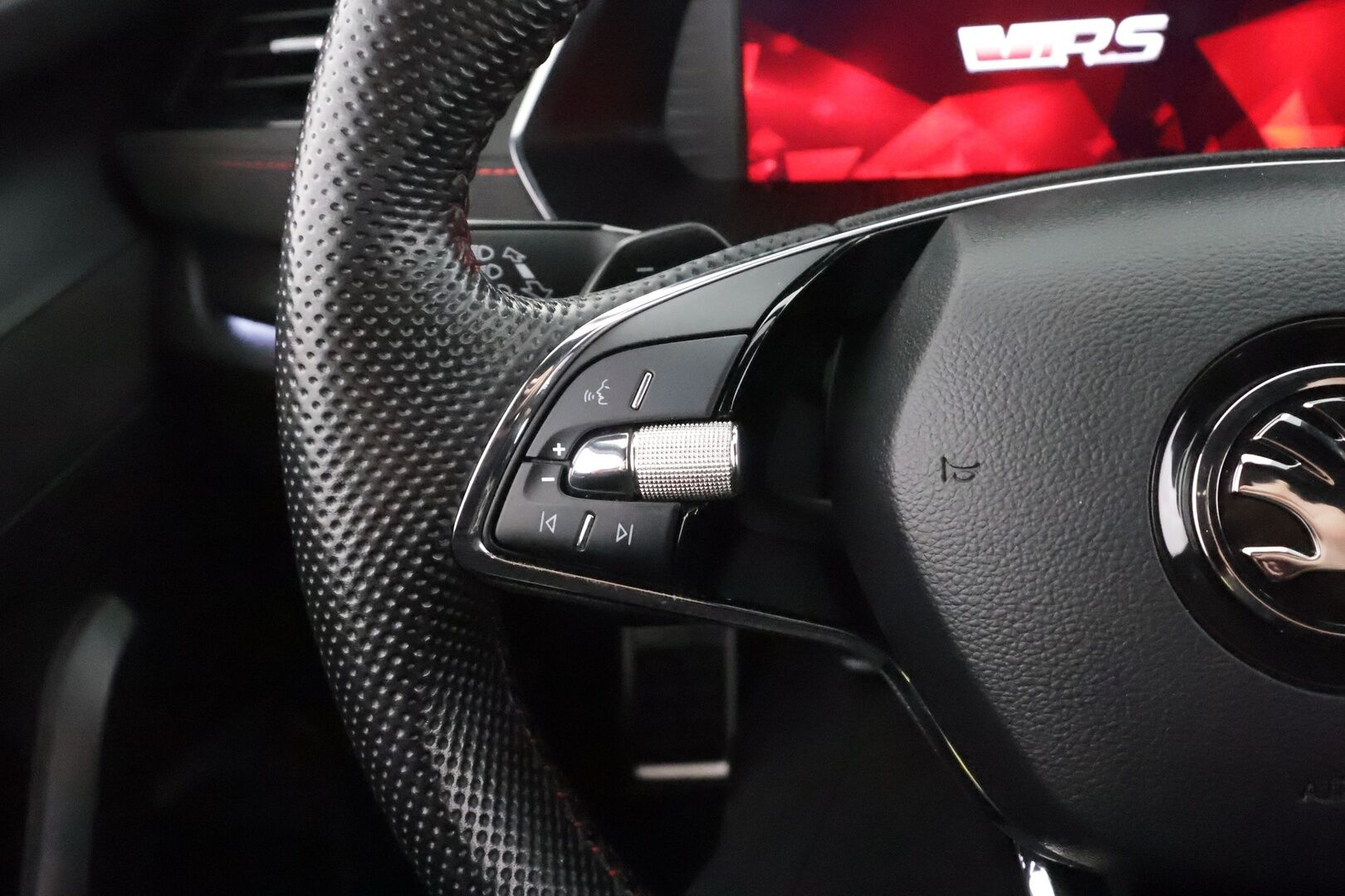 SKODA OCTAVIA 2022 Combi RS 4x4 2.0 TDI 147kW * ACC / HUD / P.kamera / Webasto / Matrix LED / Koukku / Keyless / Navi * - Merkkihuollettu