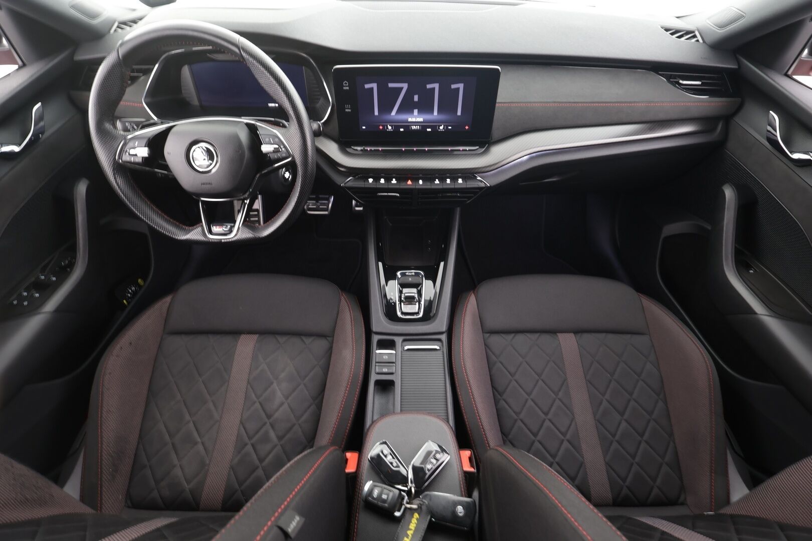 SKODA OCTAVIA 2022 Combi RS 4x4 2.0 TDI 147kW * ACC / HUD / P.kamera / Webasto / Matrix LED / Koukku / Keyless / Navi * - Merkkihuollettu