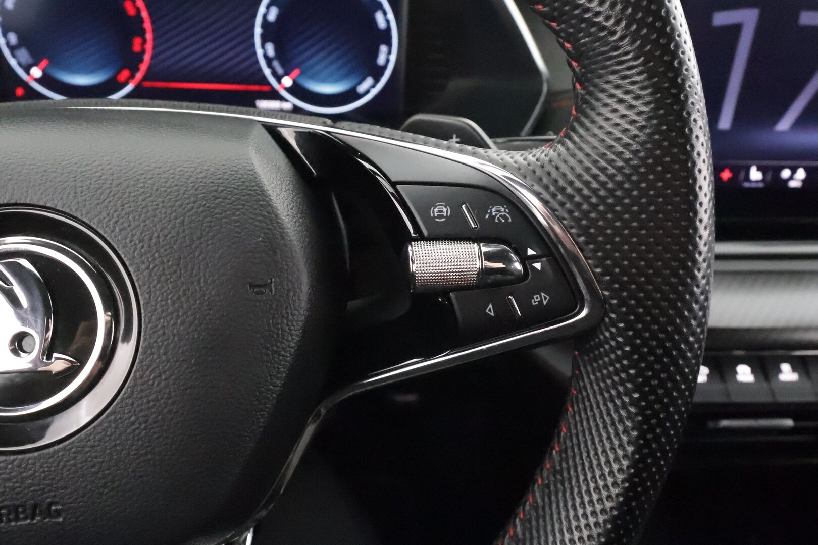 SKODA OCTAVIA 2022 Combi RS 4x4 2.0 TDI 147kW * ACC / HUD / P.kamera / Webasto / Matrix LED / Koukku / Keyless / Navi * - Merkkihuollettu