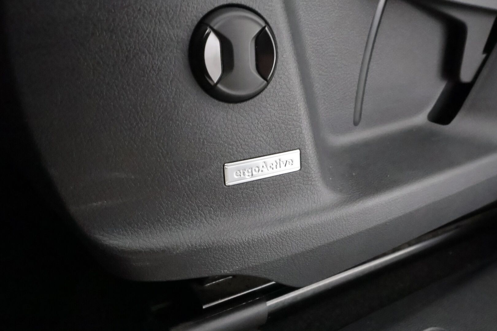 VOLKSWAGEN TOURAN 2023 Highline 2.0 TDI 110kW DSG 7-P * ACC / P.kamera / Adap.LED / Koukku / Webasto / Navi / Hierovat penkit * - Merkkihuollettu