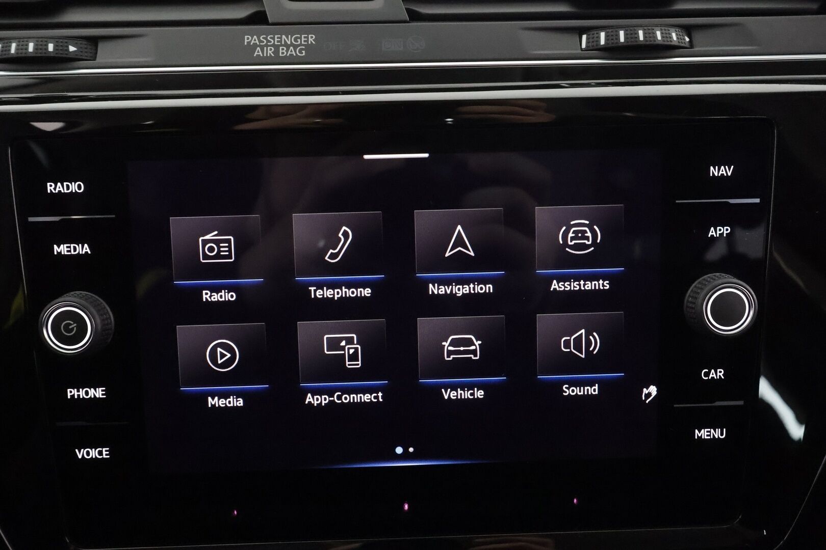 VOLKSWAGEN TOURAN 2023 Highline 2.0 TDI 110kW DSG 7-P * ACC / P.kamera / Adap.LED / Koukku / Webasto / Navi / Hierovat penkit * - Merkkihuollettu