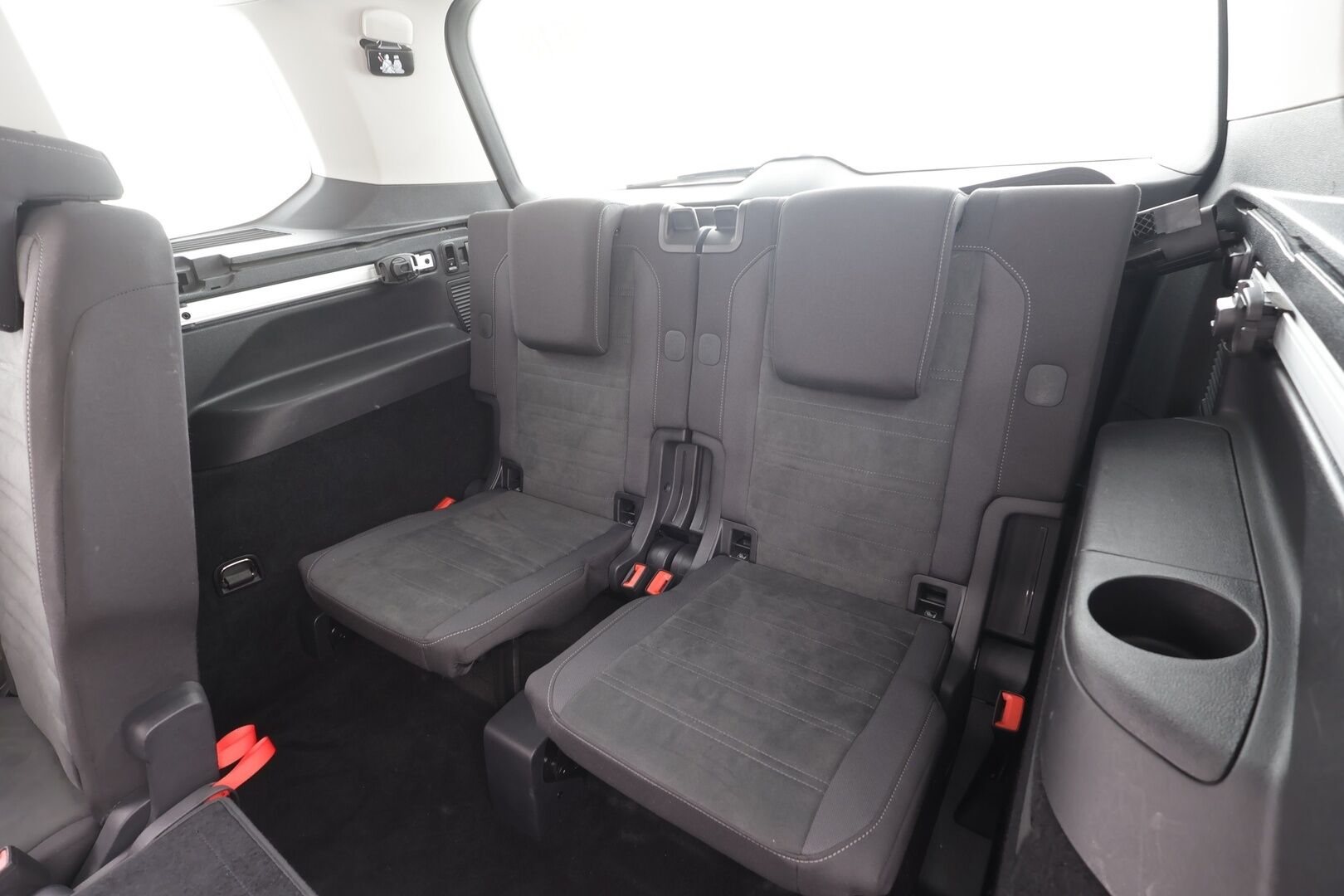 VOLKSWAGEN TOURAN 2023 Highline 2.0 TDI 110kW DSG 7-P * ACC / P.kamera / Adap.LED / Koukku / Webasto / Navi / Hierovat penkit * - Merkkihuollettu