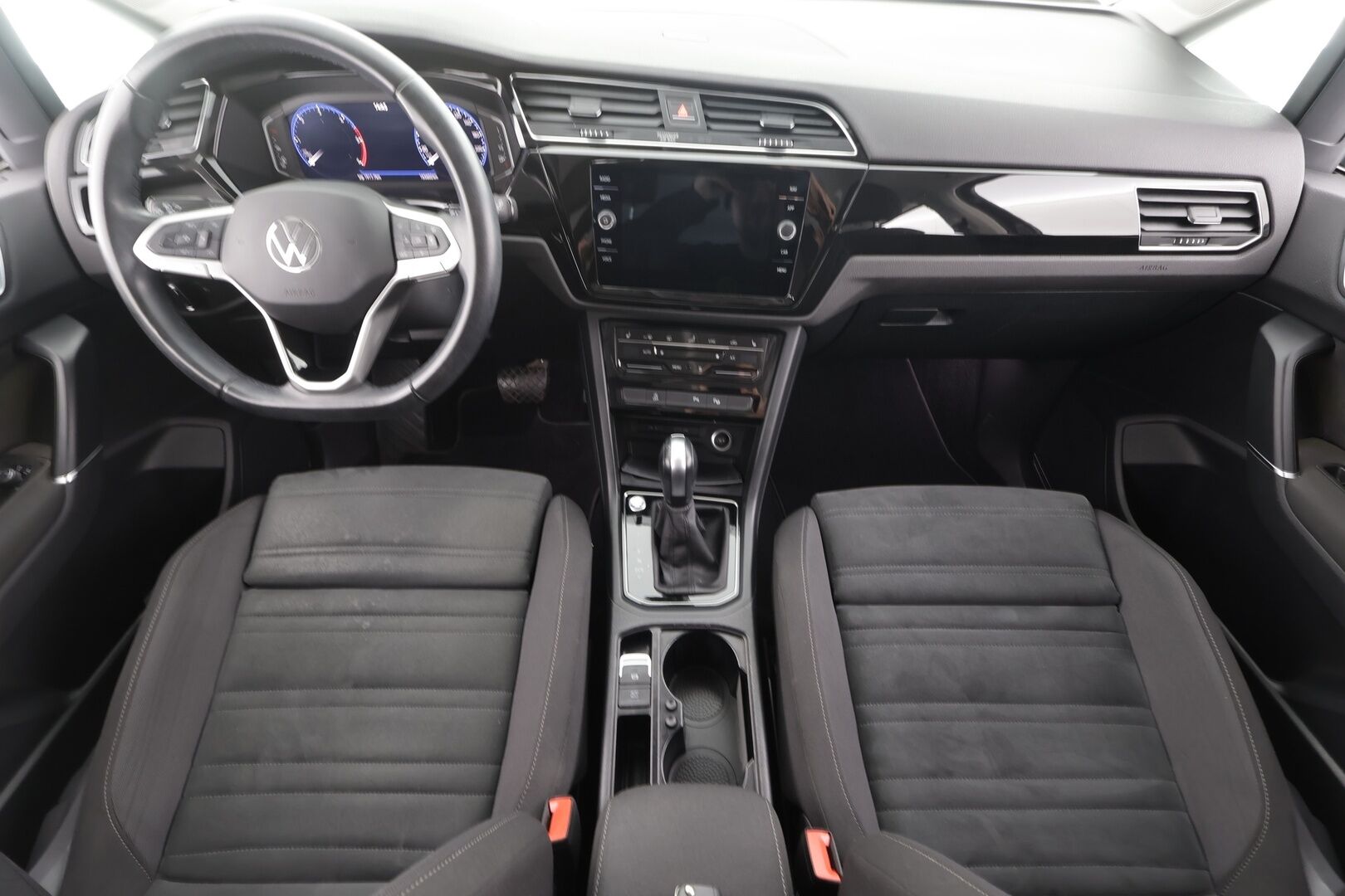 VOLKSWAGEN TOURAN 2023 Highline 2.0 TDI 110kW DSG 7-P * ACC / P.kamera / Adap.LED / Koukku / Webasto / Navi / Hierovat penkit * - Merkkihuollettu