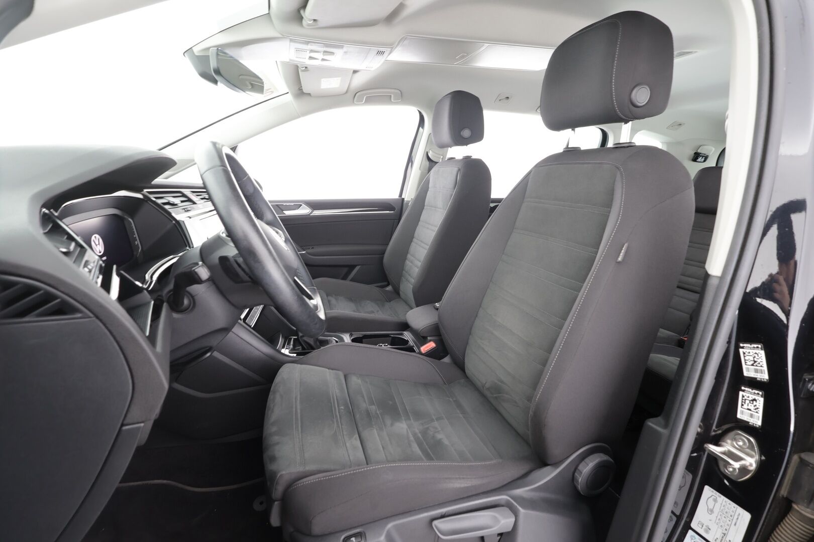 VOLKSWAGEN TOURAN 2023 Highline 2.0 TDI 110kW DSG 7-P * ACC / P.kamera / Adap.LED / Koukku / Webasto / Navi / Hierovat penkit * - Merkkihuollettu