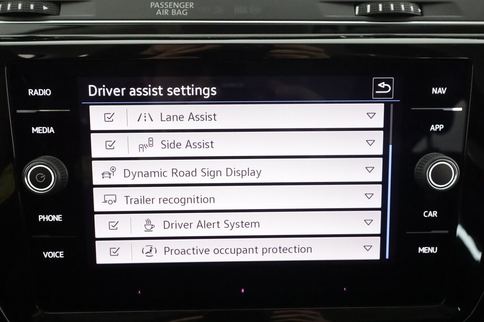 VOLKSWAGEN TOURAN 2023 Highline 2.0 TDI 110kW DSG 7-P * ACC / P.kamera / Adap.LED / Koukku / Webasto / Navi / Hierovat penkit * - Merkkihuollettu