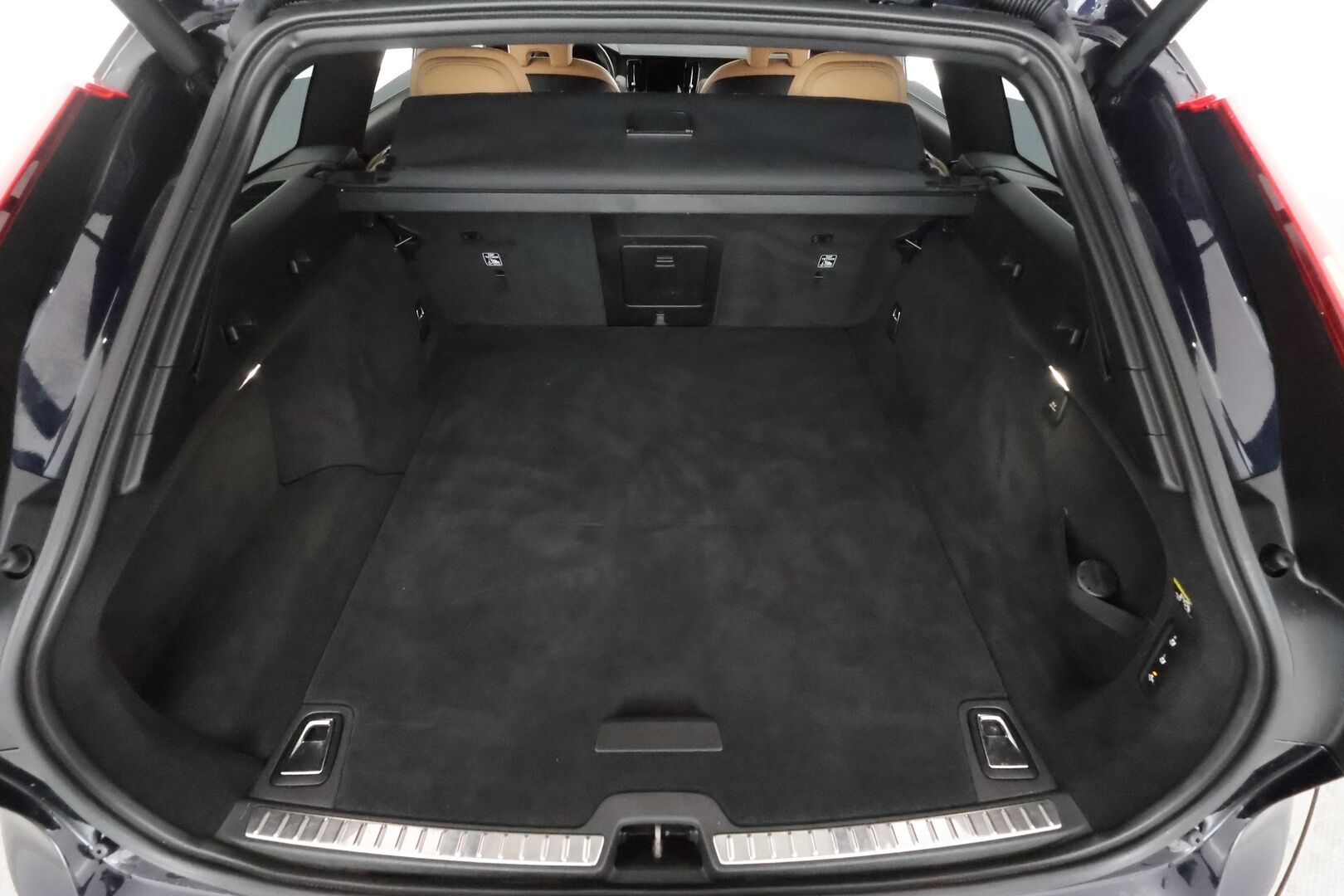 Volvo V90 CROSS COUNTRY 2019 D4 AWD Plus * ACC / P.kamera / Koukku / Webasto / Muistipenkki / Ruskeat nahat / Sähköluukku *