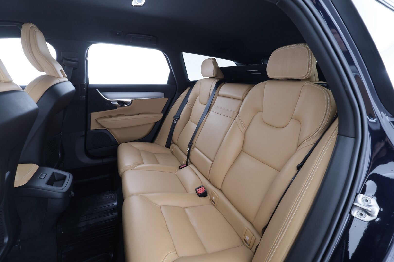 Volvo V90 CROSS COUNTRY 2019 D4 AWD Plus * ACC / P.kamera / Koukku / Webasto / Muistipenkki / Ruskeat nahat / Sähköluukku *