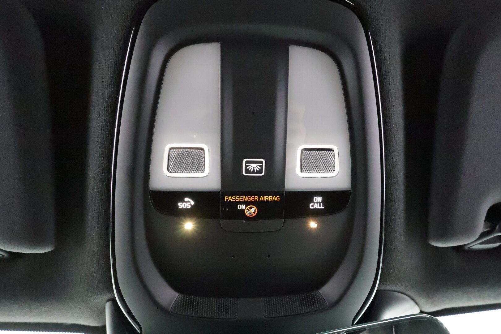 Volvo XC40 2021 P8 AWD R-Design * ACC / P.kamera / ILP / BLIS / Puolinahat / Sähköluukku / Keyless / Navi / LED *