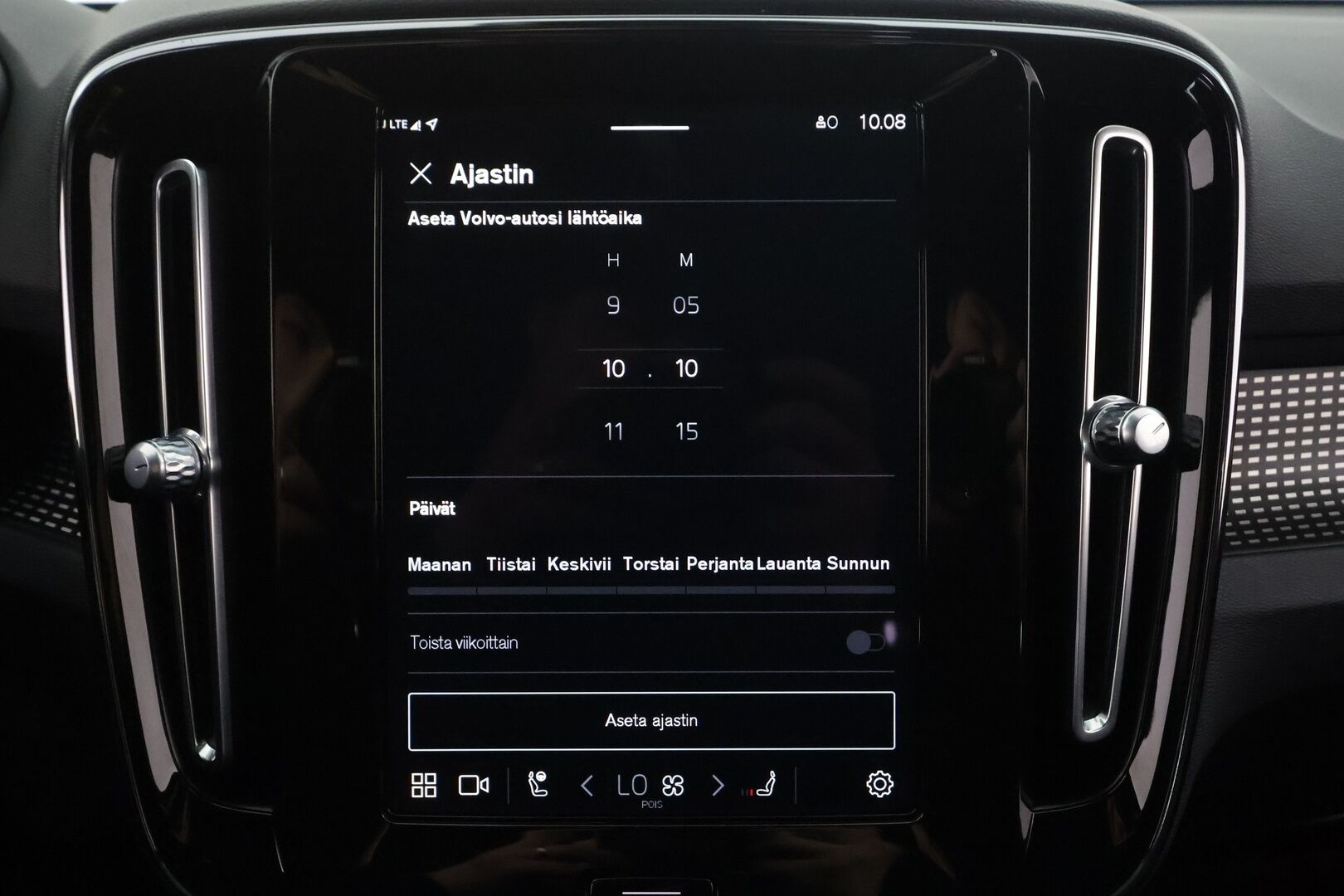 Volvo XC40 2021 P8 AWD R-Design * ACC / P.kamera / ILP / BLIS / Puolinahat / Sähköluukku / Keyless / Navi / LED * - Lämpöpumppu / Akku kuntotarkastettu / Cross Traffic Alert 