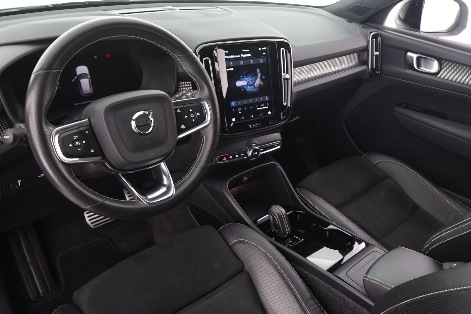 Volvo XC40 2021 P8 AWD R-Design * ACC / P.kamera / ILP / BLIS / Puolinahat / Sähköluukku / Keyless / Navi / LED * - Lämpöpumppu / Akku kuntotarkastettu / Cross Traffic Alert 