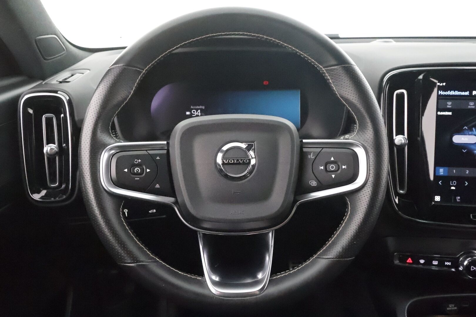 Volvo XC40 2021 P8 AWD R-Design * ACC / P.kamera / ILP / BLIS / Puolinahat / Sähköluukku / Keyless / Navi / LED * - Lämpöpumppu / Akku kuntotarkastettu / Cross Traffic Alert 