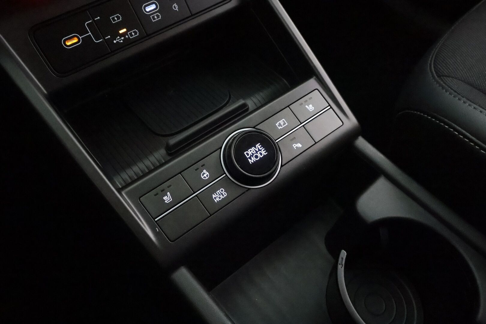 HYUNDAI KONA 2024 Electric 65 kWh 217 hv Style * ACC / 360° / ILP / Sähkökontti / LED / Navi / Keyless * - Merkkihuollettu