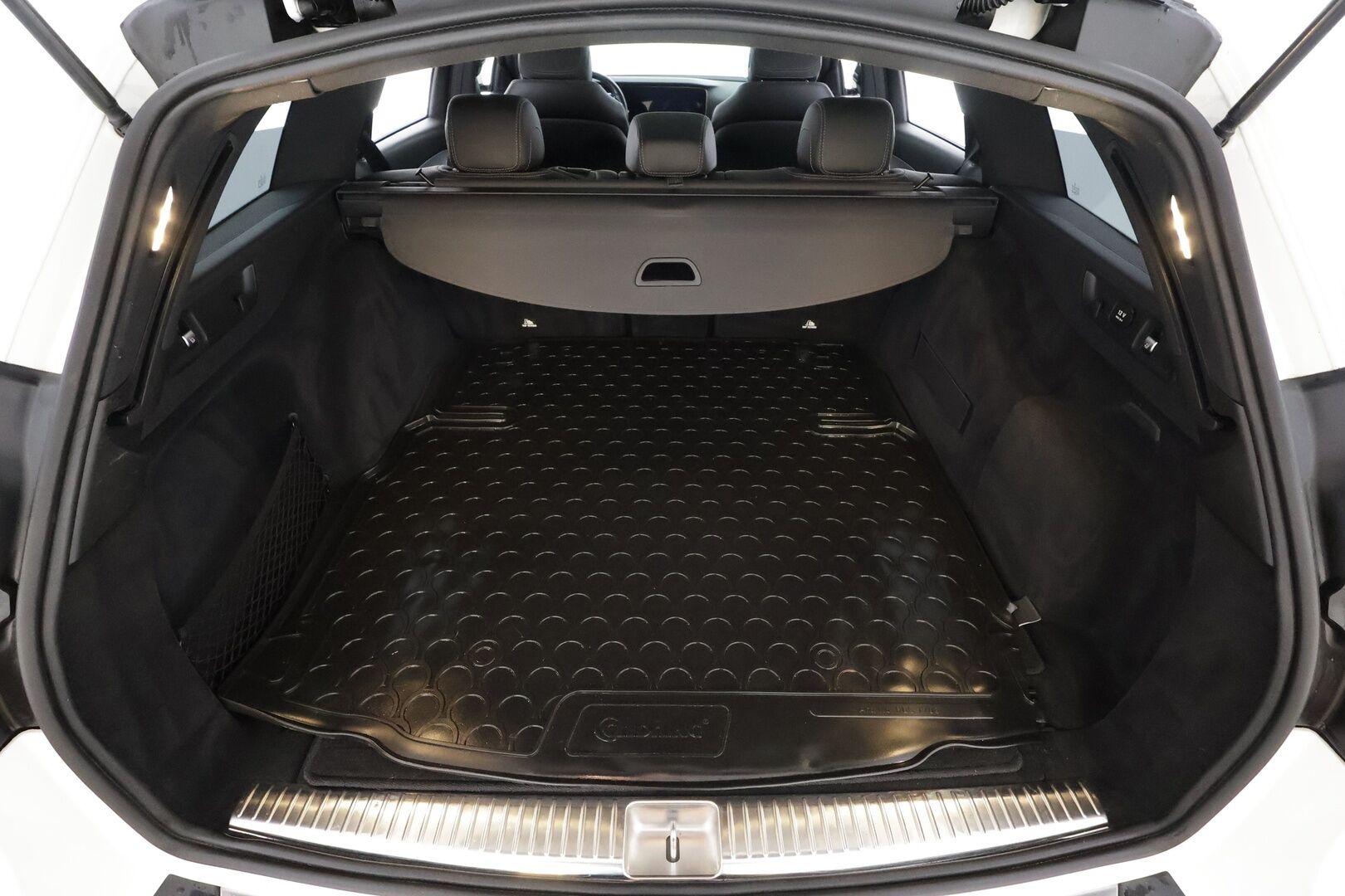 MERCEDES-BENZ E 2018 220 d 4Matic A All-Terrain * Burmester / Panorama / 360° / Koukku / Multibeam / Widescreen / Webasto / HUD / Airmatic * - Huippuvarusteet