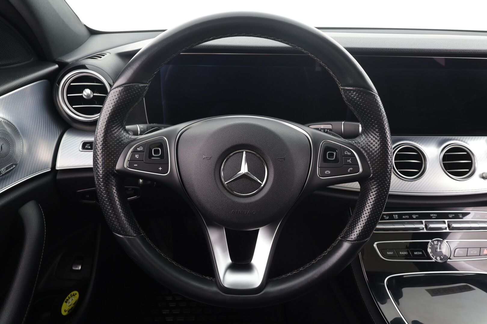 MERCEDES-BENZ E 2018 220 d 4Matic A All-Terrain * Webasto / Burmester / Panorama / 360° / Koukku / Multibeam / Widescreen / HUD / Airmatic * - Hieno All-terrain Huippukamoilla! Ilma-Alusta! - HULLUT AVAJAISHULINAT KORKOTARJOUS 3,29 %