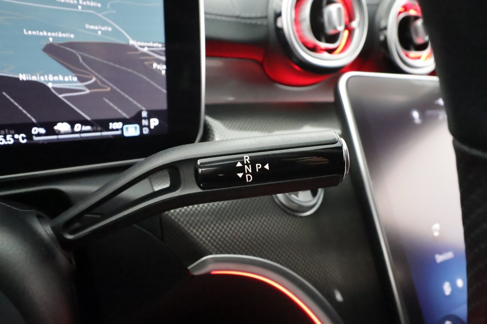 MERCEDES-BENZ C 2023 300e AMG * Distronic+ / HUD / Midline / P.kamera / IHC / Koukku / Navi / Sporttipenkit / Sähköluukku / Night-paketti * - Facelift