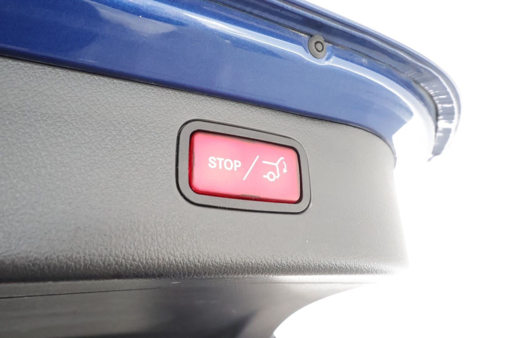 MERCEDES-BENZ C 2023 300e AMG * Distronic+ / HUD / Midline / P.kamera / IHC / Koukku / Navi / Sporttipenkit / Sähköluukku / Night-paketti * - Facelift