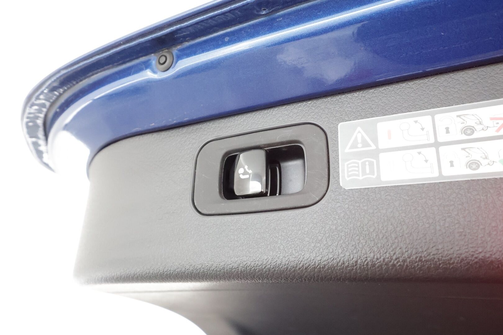 MERCEDES-BENZ C 2023 300e AMG * Distronic+ / HUD / Midline / P.kamera / IHC / Koukku / Navi / Sporttipenkit / Sähköluukku / Night-paketti * - Facelift