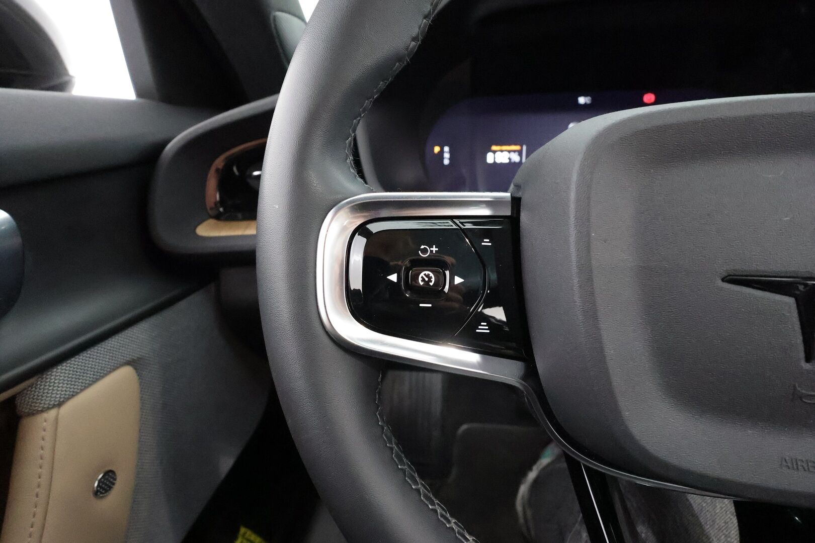 POLESTAR 2 2022 Dual Motor 78 kWh * Pilot plus / ILP / PIxel-LED / 360-Kamera / Harman/Kardon / Muistipenkki * - Kahdet Renkaat / 2x Lataus