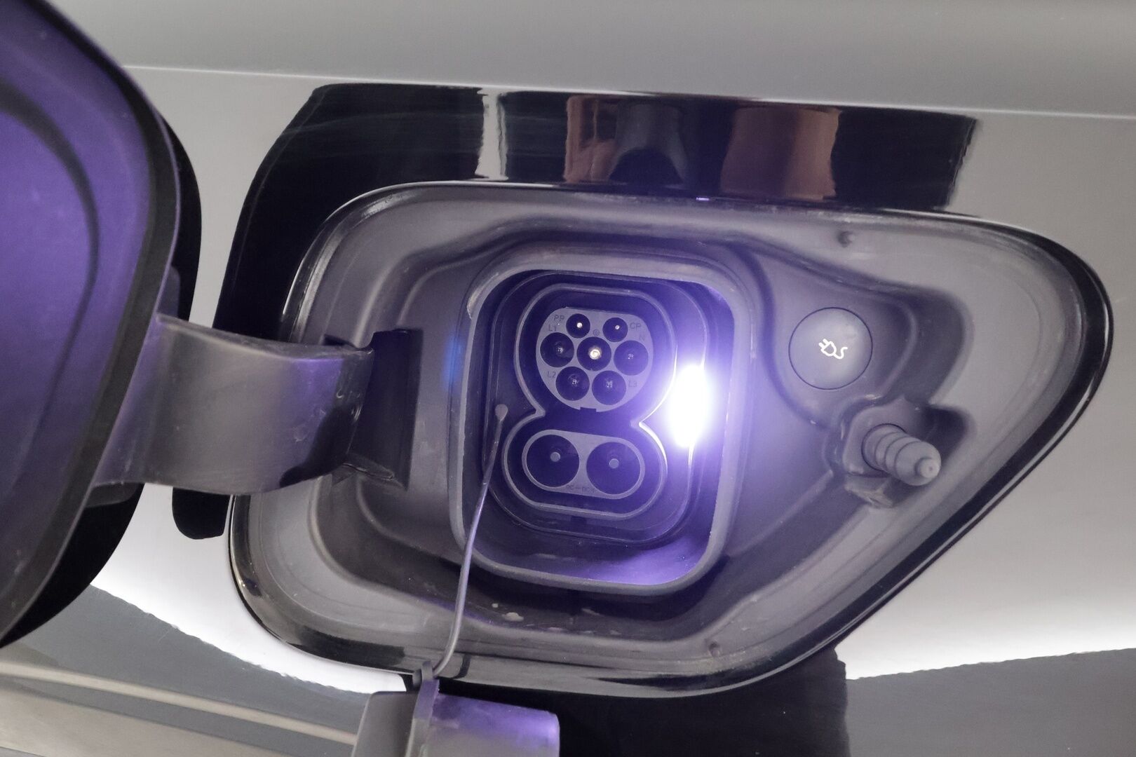 POLESTAR 2 2022 Dual Motor 78 kWh * Pilot plus / ILP / PIxel-LED / 360-Kamera / Harman/Kardon / Muistipenkki * - Kahdet Renkaat / 2x Lataus