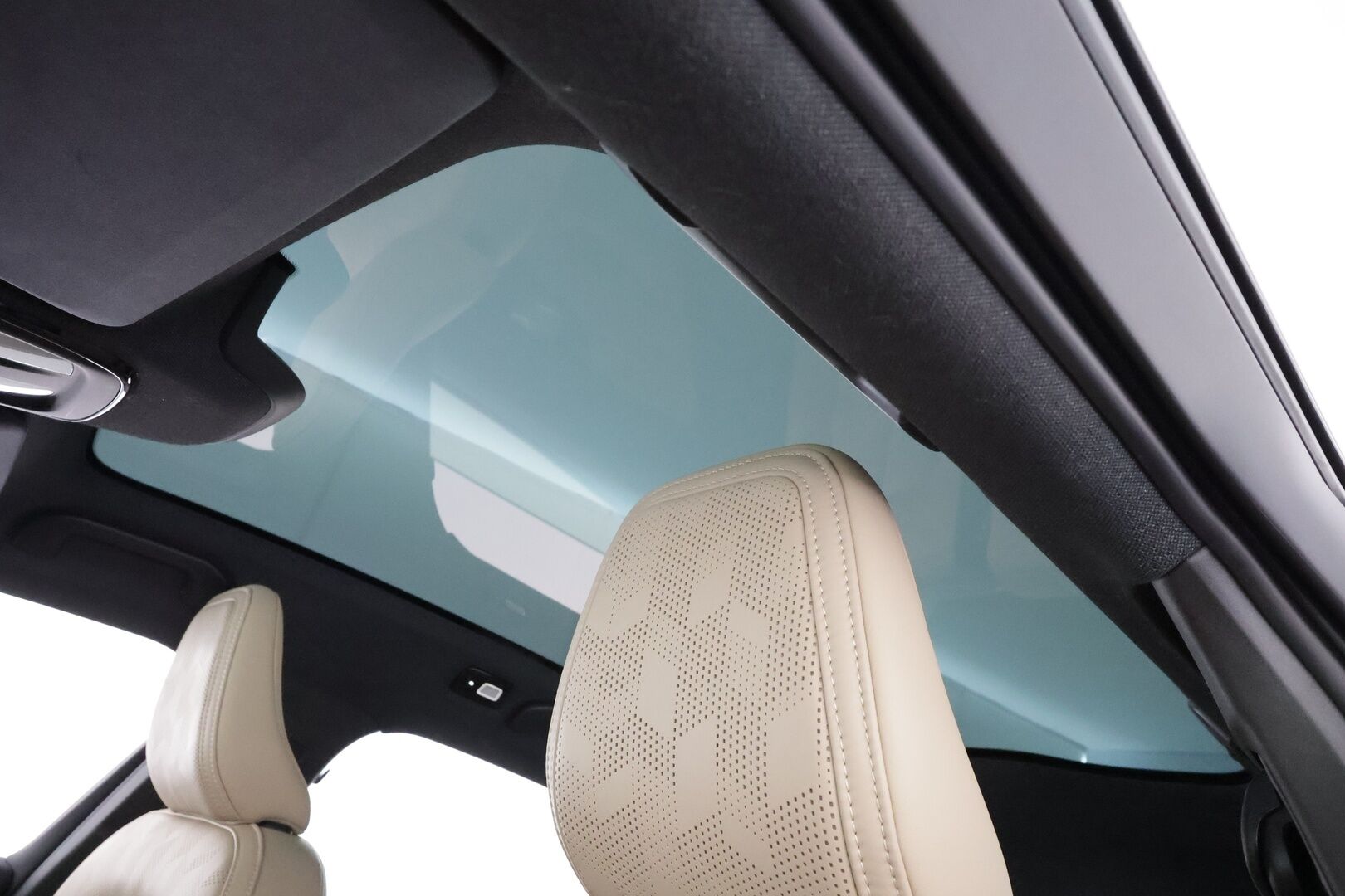 POLESTAR 2 2022 Dual Motor 78 kWh * Pilot plus / ILP / PIxel-LED / 360-Kamera / Harman/Kardon / Muistipenkki * - Kahdet Renkaat / 2x Lataus