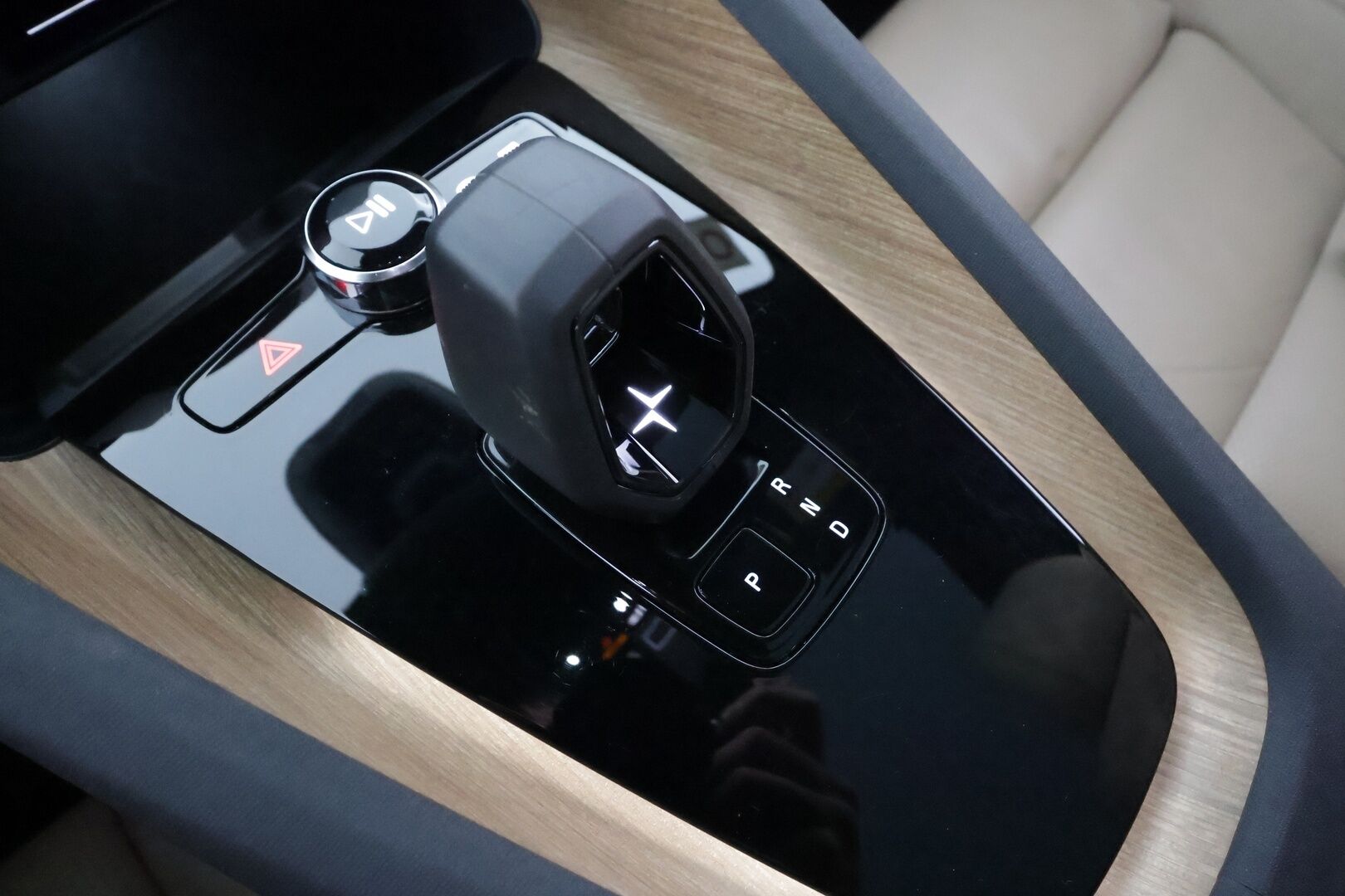 POLESTAR 2 2022 Dual Motor 78 kWh * Pilot plus / ILP / PIxel-LED / 360-Kamera / Harman/Kardon / Muistipenkki * - Kahdet Renkaat / 2x Lataus