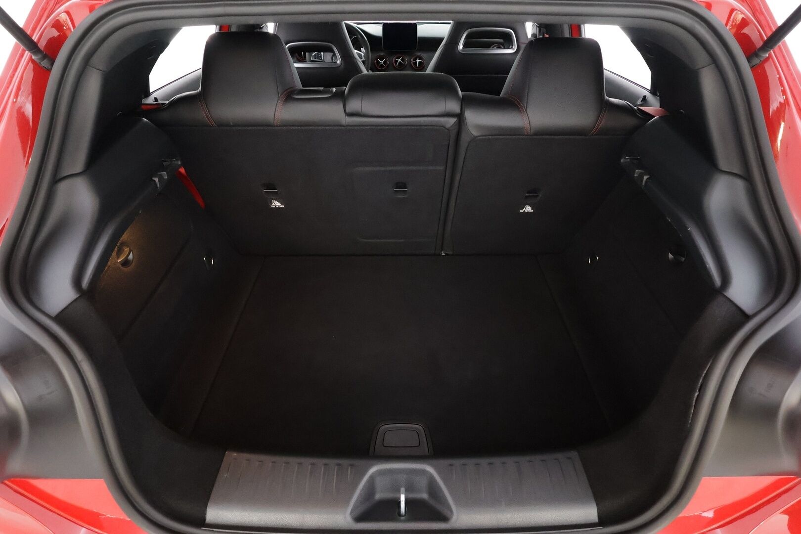 MERCEDES-BENZ A 45 AMG 2018 45 AMG 381hv * Panorama / Muistipenkki / P.kamera / Sport-putkisto / LED / Navi / Puolinahat * - Sport-Putkisto / Hiilikuitu - sisäpaketti / Night - Paketti - HULLUT AVAJAISHULINAT KORKOTARJOUS 3,29 %