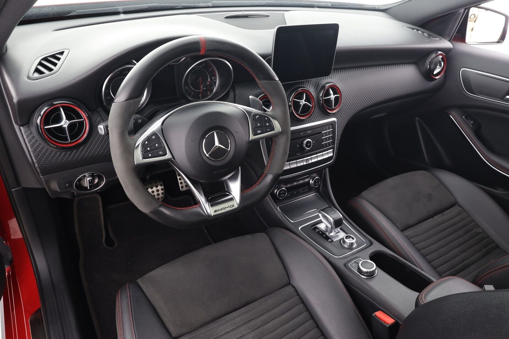 MERCEDES-BENZ A 45 AMG 2018 45 AMG 381hv - Panorama | Hiilikuitu - sisäpaketti | Sport - putkisto | Muistipenkki | P.kamera | LED | Navi | Puolinahat | Night - Paketti