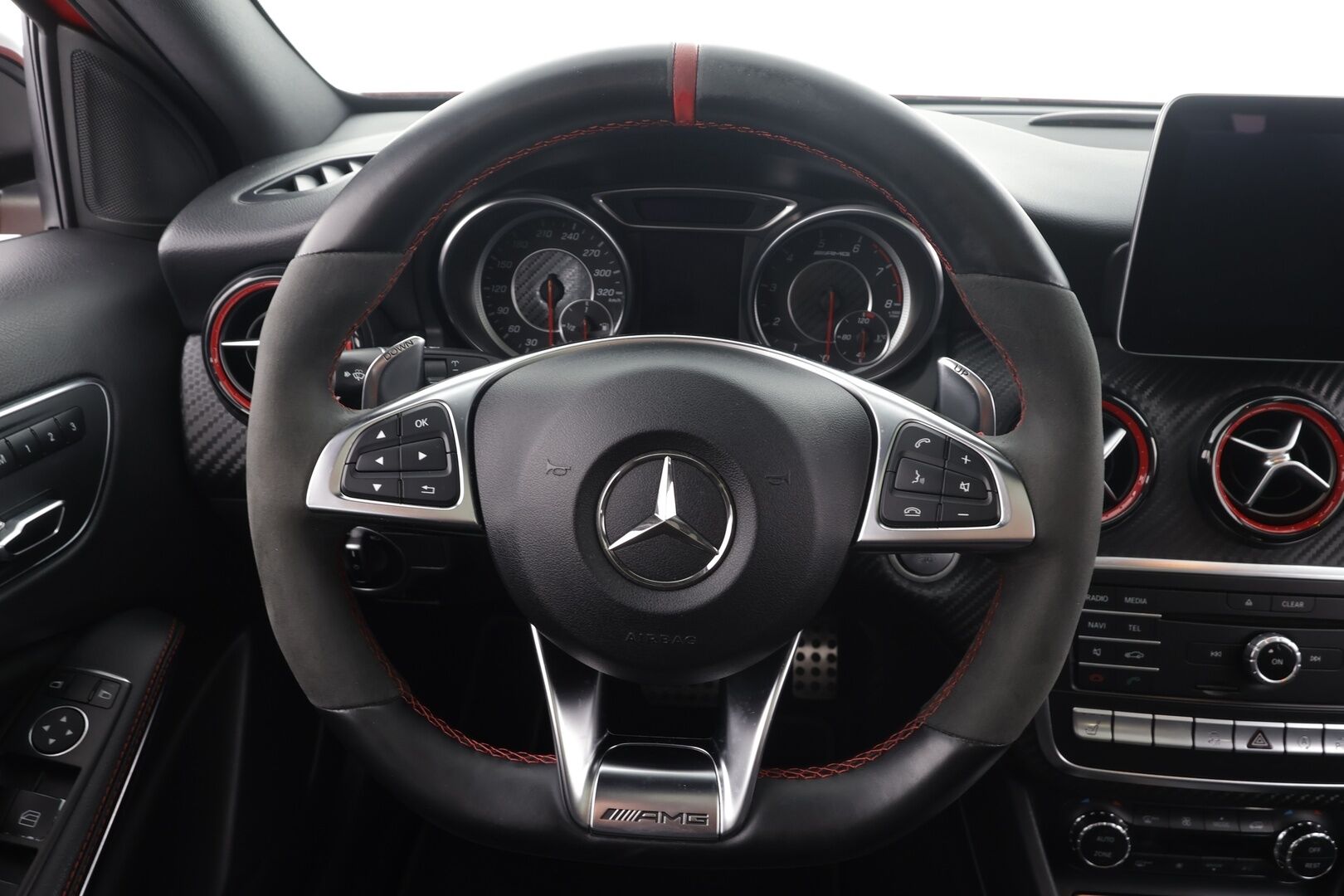 MERCEDES-BENZ A 45 AMG 2018 45 AMG 381hv * Panorama / Muistipenkki / P.kamera / Sport-putkisto / LED / Navi / Puolinahat * - Sport-Putkisto / Hiilikuitu - sisäpaketti / Night - Paketti 