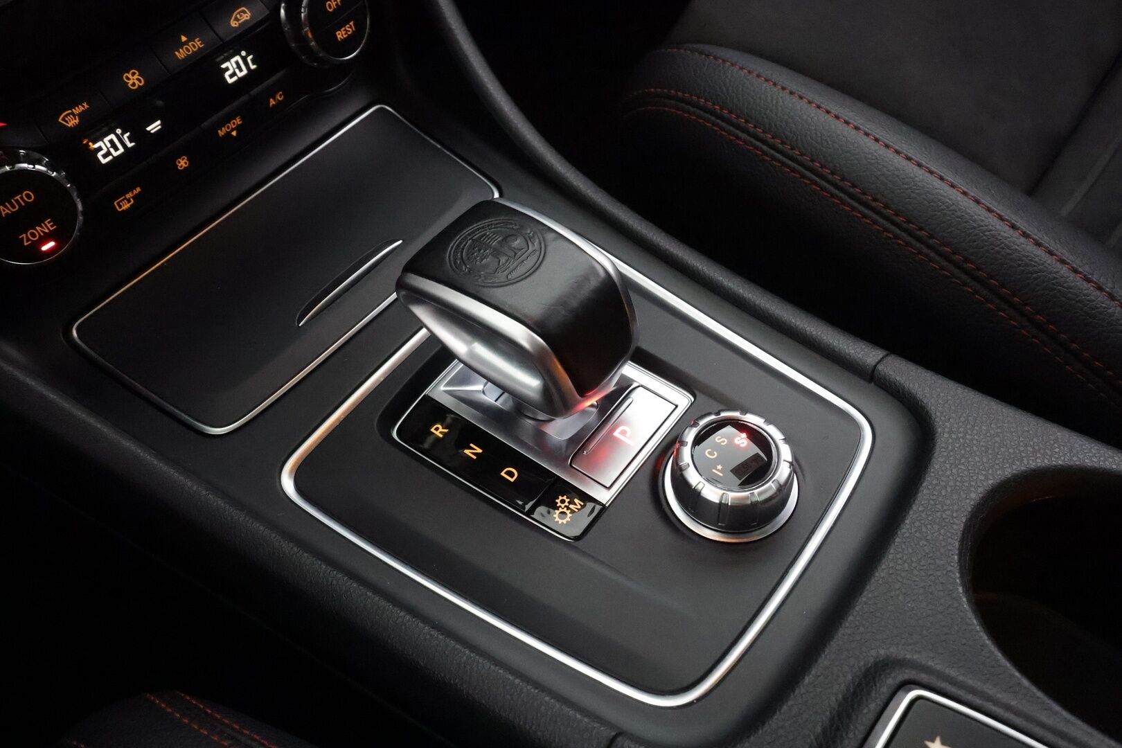 MERCEDES-BENZ A 45 AMG 2018 45 AMG 381hv - Panorama | Hiilikuitu - sisäpaketti | Sport - putkisto | Muistipenkki | P.kamera | LED | Navi | Puolinahat | Night - Paketti