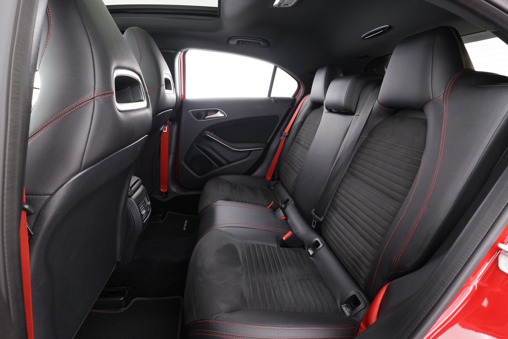 MERCEDES-BENZ A 45 AMG 2018 45 AMG 381hv - Panorama | Hiilikuitu - sisäpaketti | Sport - putkisto | Muistipenkki | P.kamera | LED | Navi | Puolinahat | Night - Paketti