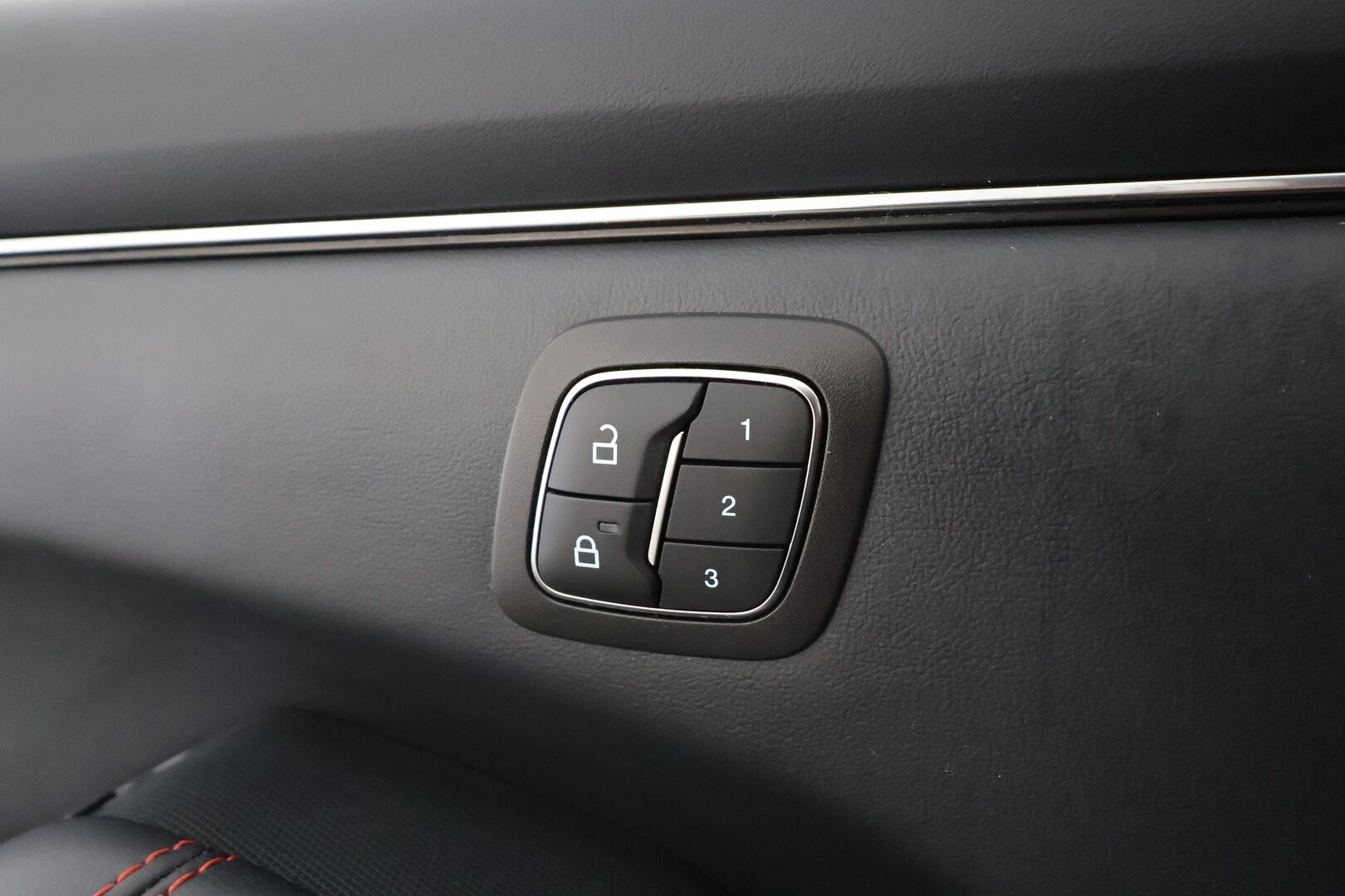 FORD MUSTANG MACH-E 2022 AWD 351 * ACC / LED / Muistipenkki / B&O /  360° / Kaistavahti / Navi / Keyless * - Merkkihuollettu / 2x Latauskaapelit