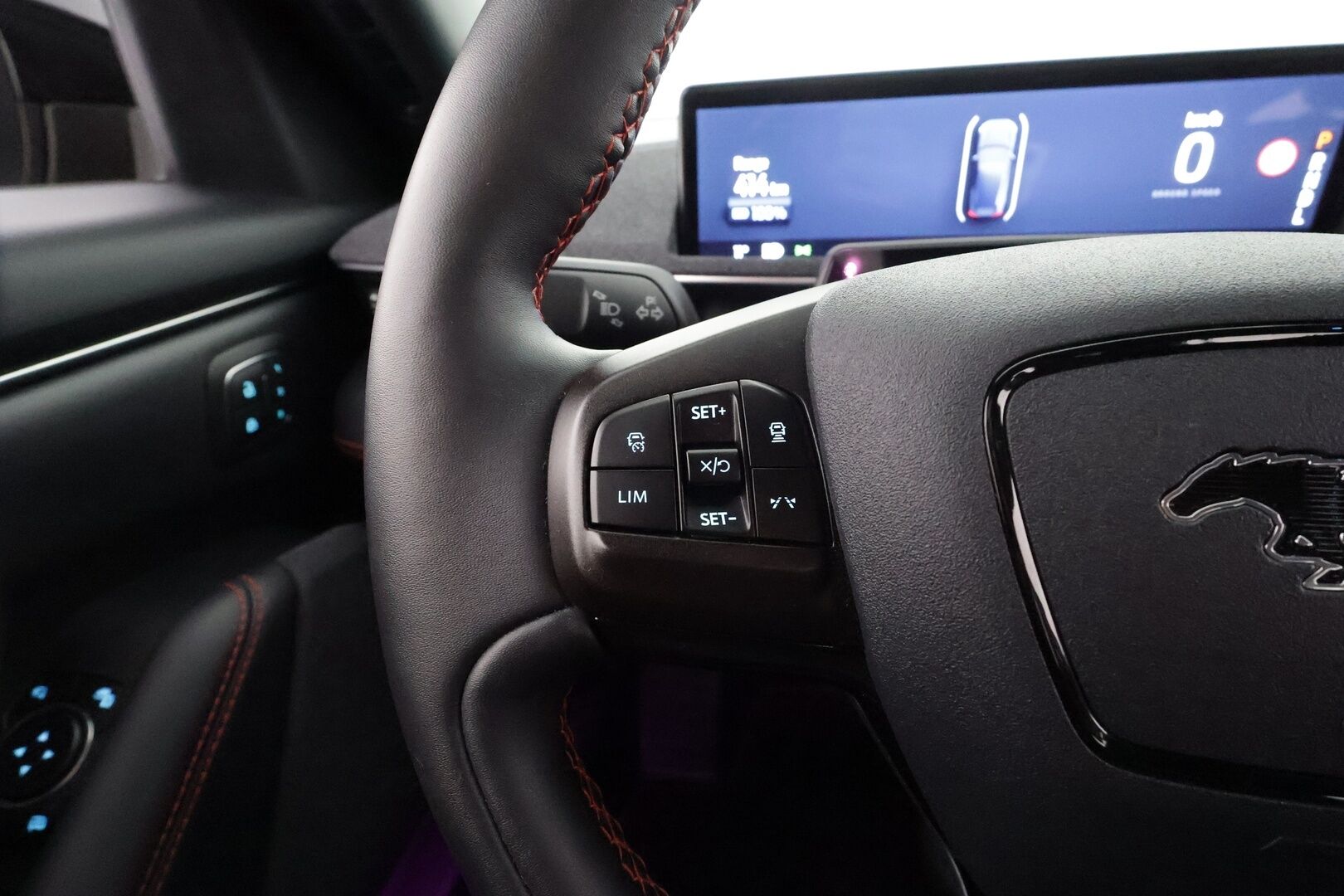 FORD MUSTANG MACH-E 2022 AWD 351 * ACC / LED / Muistipenkki / B&O /  360° / Kaistavahti / Navi / Keyless * - Merkkihuollettu / 2x Latauskaapelit