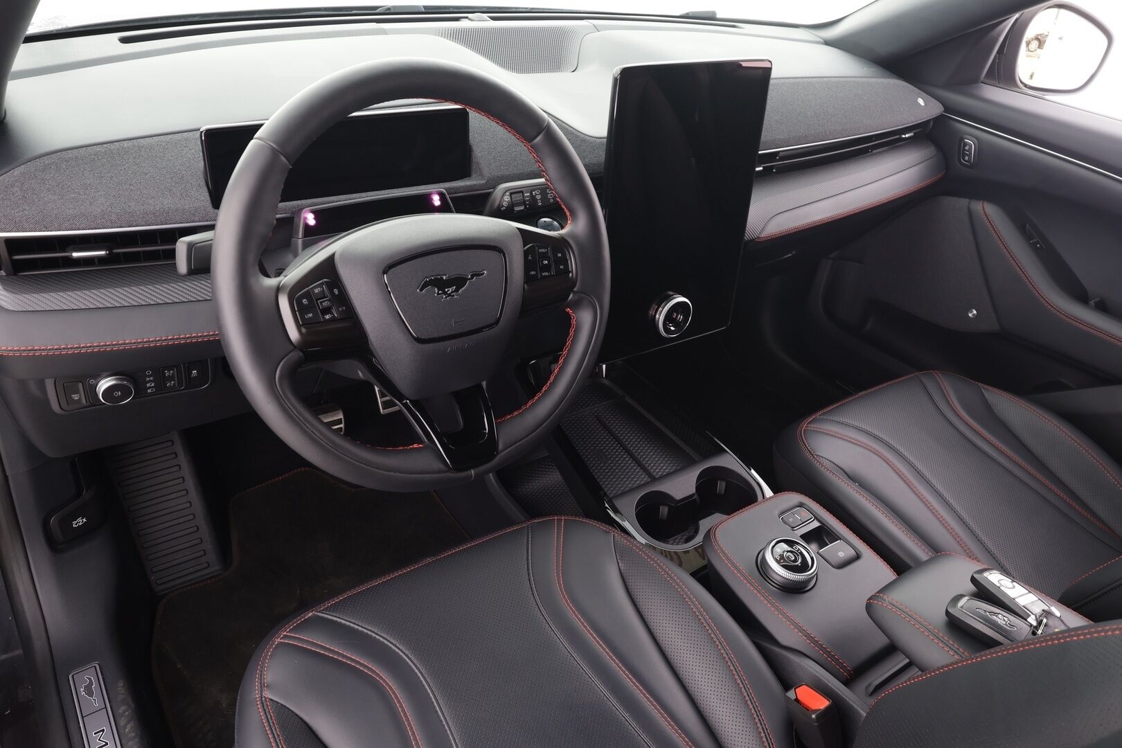 FORD MUSTANG MACH-E 2022 AWD 351 * ACC / LED / Muistipenkki / B&O /  360° / Kaistavahti / Navi / Keyless * - Merkkihuollettu / 2x Latauskaapelit