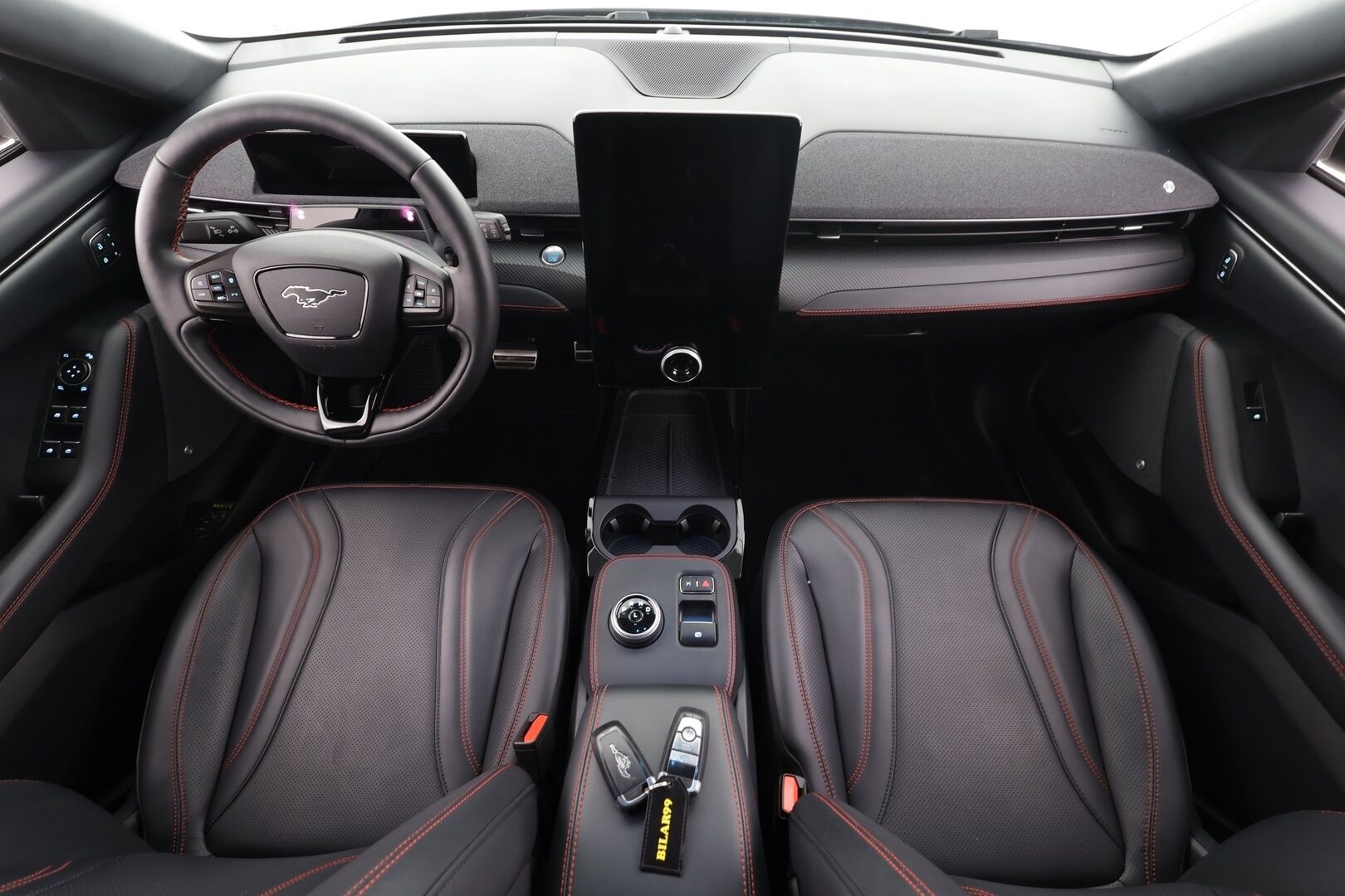 FORD MUSTANG MACH-E 2022 AWD 351 * ACC / LED / Muistipenkki / B&O /  360° / Kaistavahti / Navi / Keyless * - Merkkihuollettu / 2x Latauskaapelit