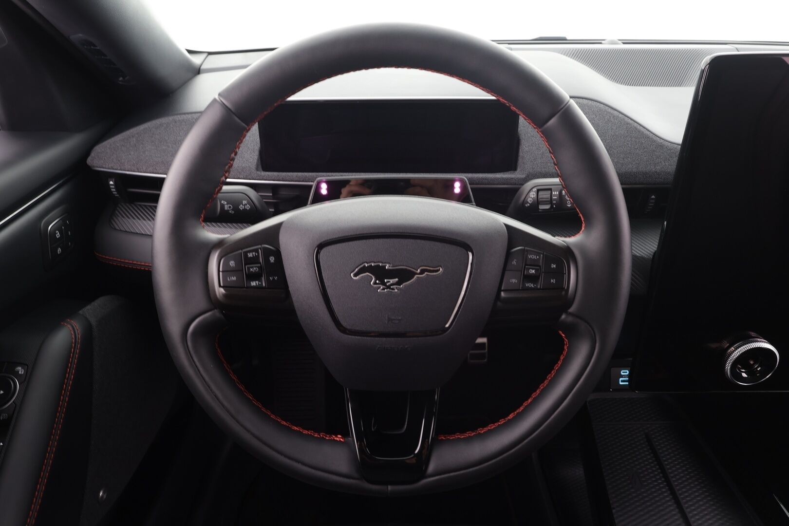 FORD MUSTANG MACH-E 2022 AWD 351 * ACC / LED / Muistipenkki / B&O /  360° / Kaistavahti / Navi / Keyless * - Merkkihuollettu / 2x Latauskaapelit