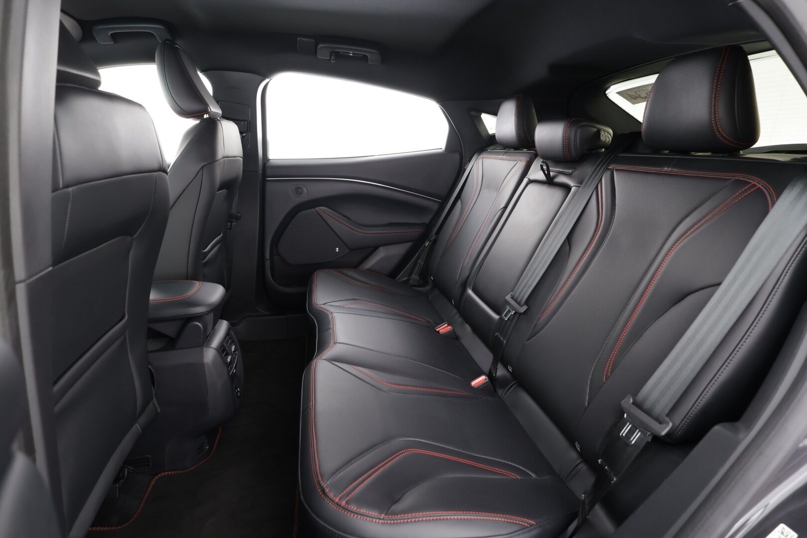 FORD MUSTANG MACH-E 2022 AWD 351 * ACC / LED / Muistipenkki / B&O /  360° / Kaistavahti / Navi / Keyless * - Merkkihuollettu / 2x Latauskaapelit