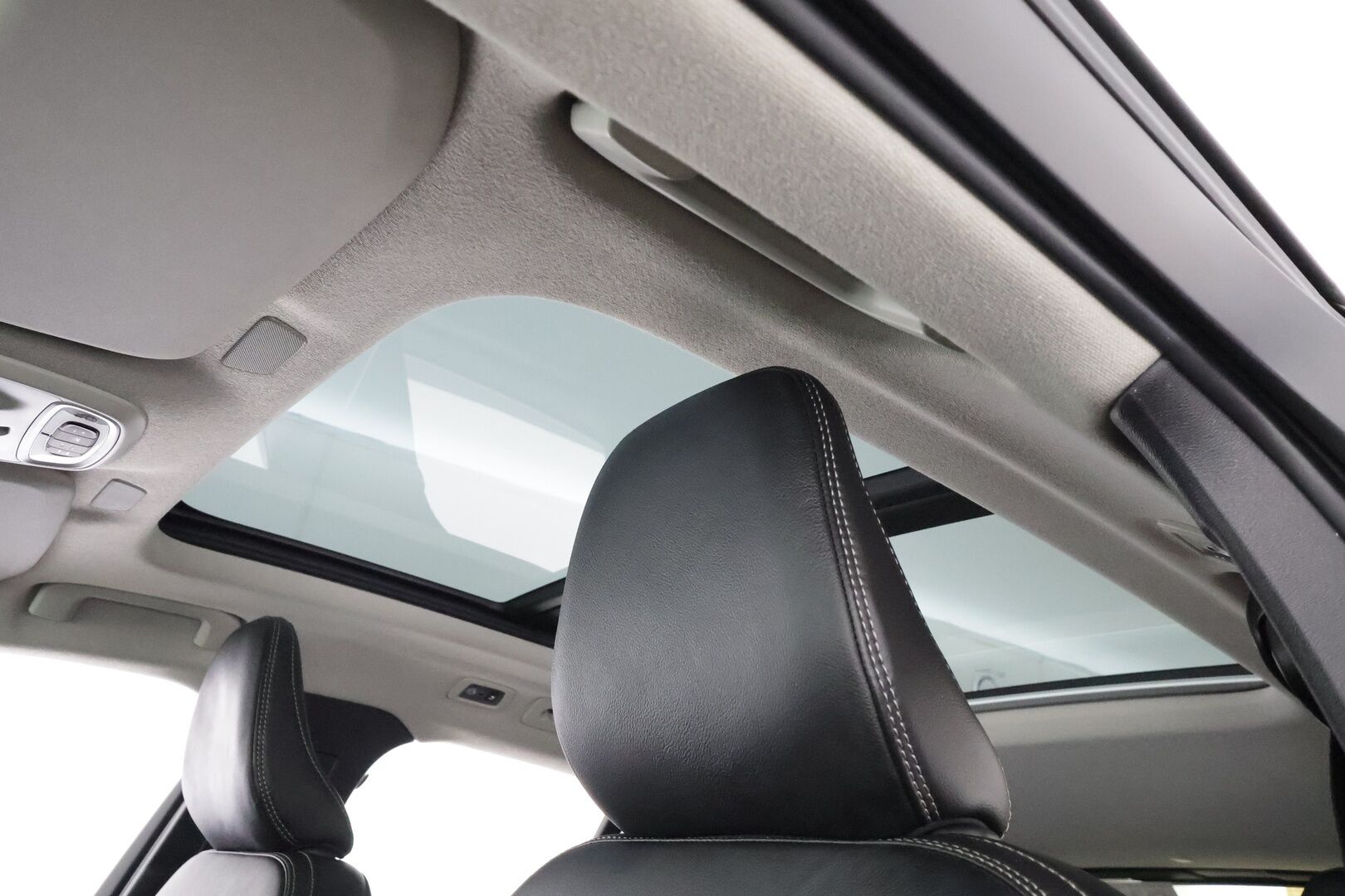 Volvo XC40 2022 T5 TwE Business Inscription aut * Full-LED / Webasto / ACC / Panorama / H&K / 360 / Sportpenkki Muistilla * - Akku kuntotarkastettu / 2x Latauskaapelit 