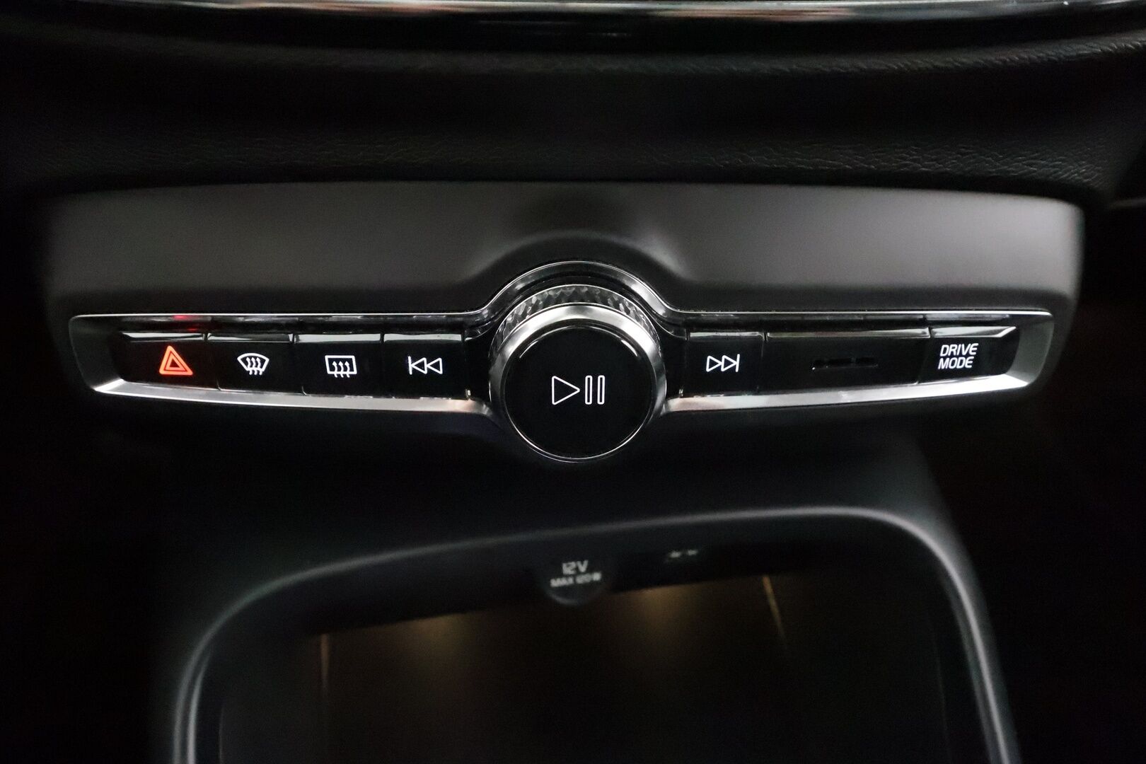 Volvo XC40 2022 T5 TwE Business Inscription aut * Full-LED / Webasto / ACC / Panorama / H&K / 360 / Sportpenkki Muistilla * - Akku kuntotarkastettu / 2x Latauskaapelit 