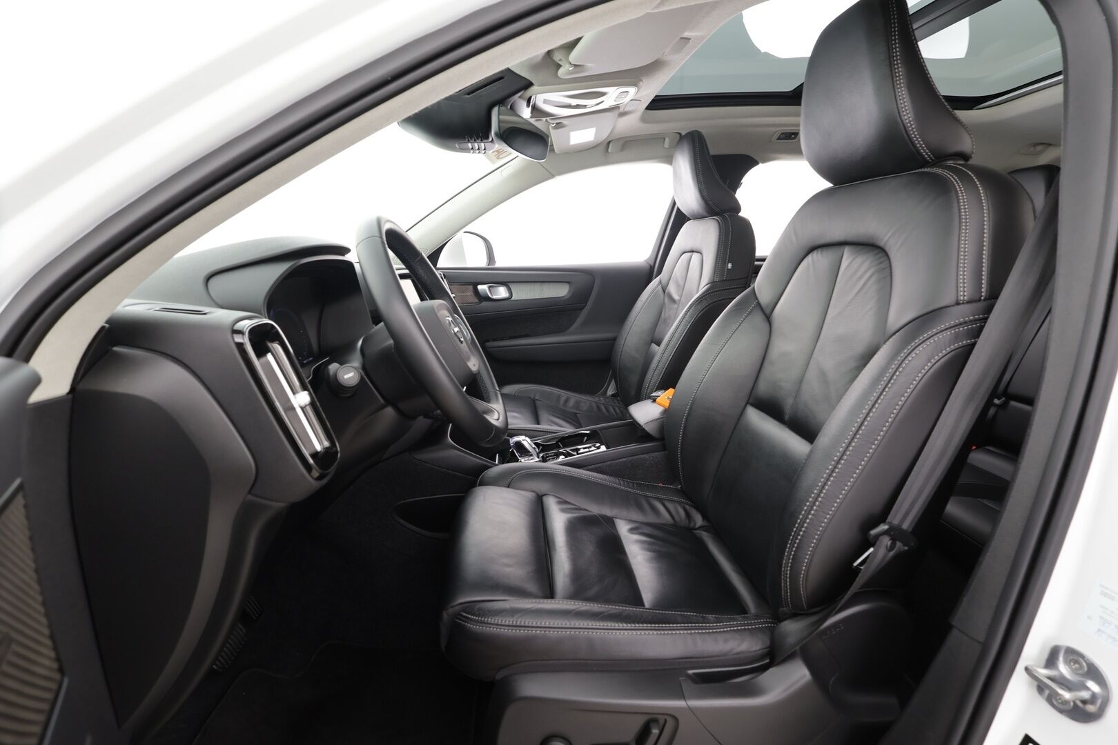 Volvo XC40 2022 T5 TwE Business Inscription aut * Full-LED / Webasto / ACC / Panorama / H&K / 360 / Sportpenkki Muistilla * - Akku kuntotarkastettu / 2x Latauskaapelit 