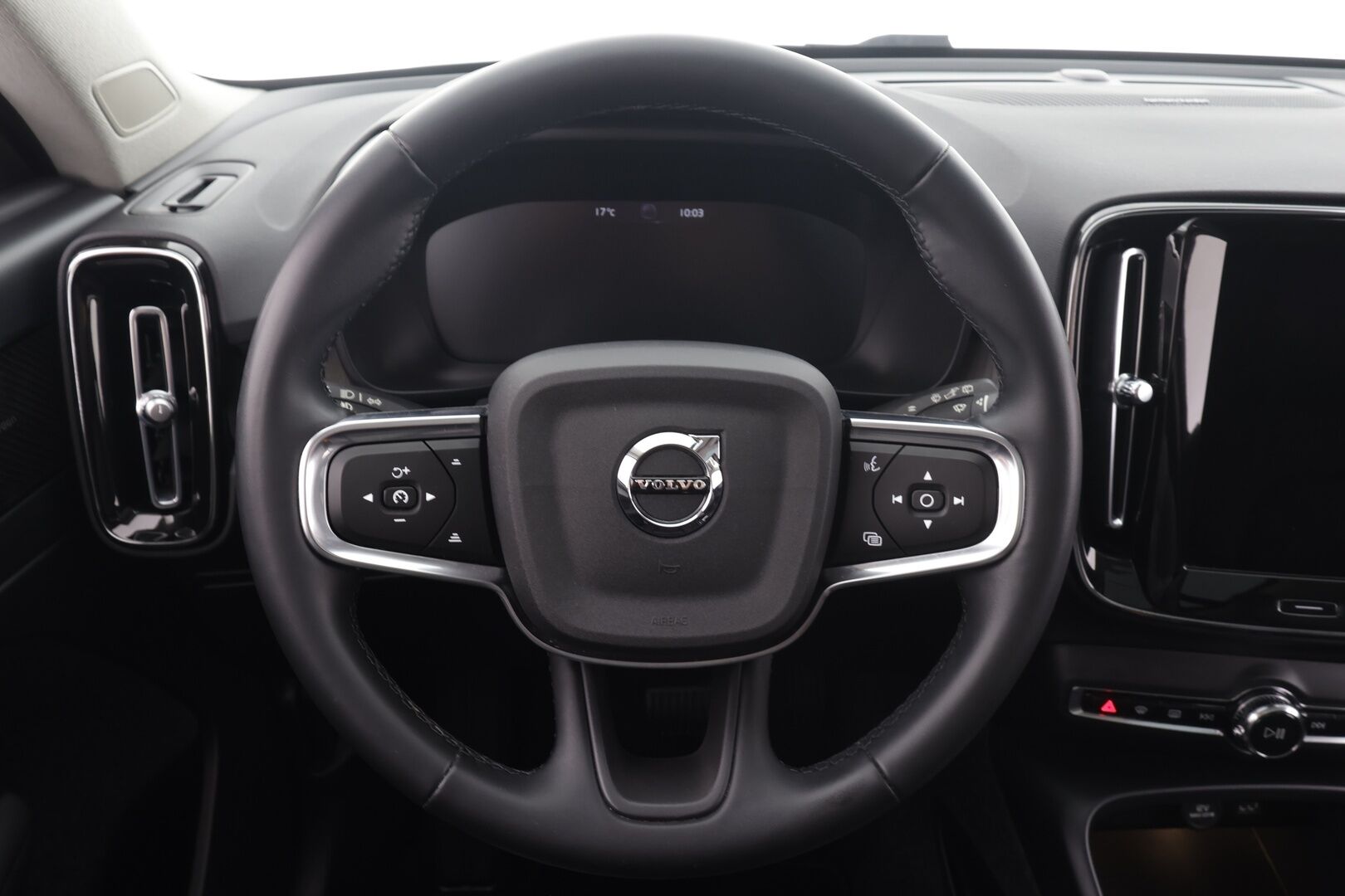 Volvo XC40 2022 T5 TwE Business Inscription aut * Full-LED / Webasto / ACC / Panorama / H&K / 360 / Sportpenkki Muistilla * - Akku kuntotarkastettu / 2x Latauskaapelit 