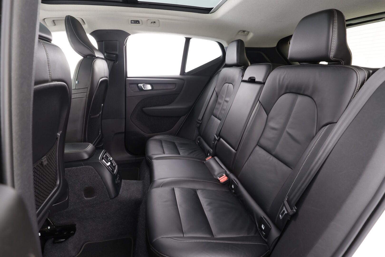 Volvo XC40 2022 T5 TwE Business Inscription aut * Full-LED / Webasto / ACC / Panorama / H&K / 360 / Sportpenkki Muistilla * - Akku kuntotarkastettu / 2x Latauskaapelit 