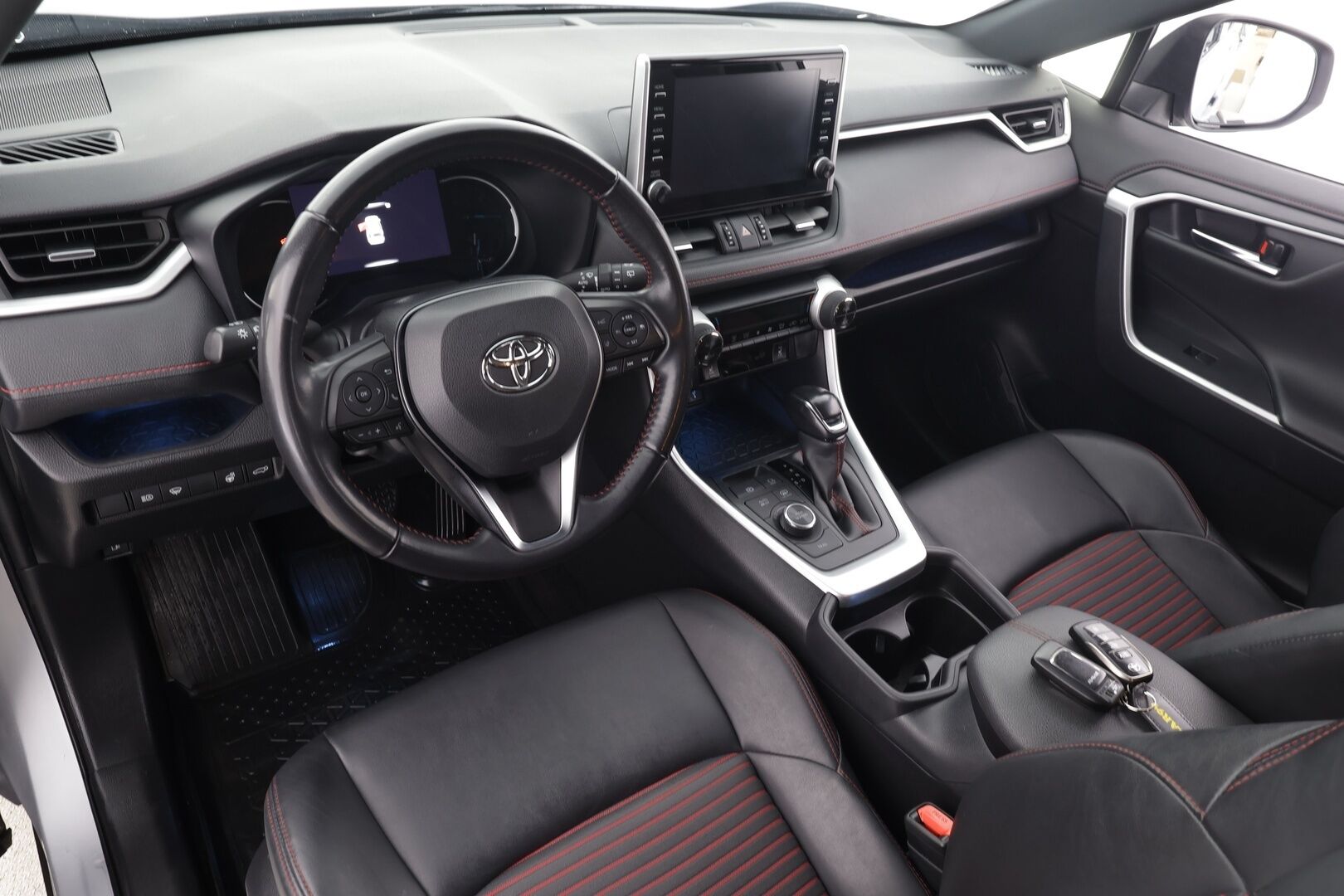 TOYOTA RAV4 PLUG-IN 2022 Hybrid 2,5 AWD-i Style * Adapt.Vakkari / Koukku / Peruutuskamera / LED / Sähköpenkki / KeyLess / Sähköluukku - Kahdet renkaat aluvanteilla - HULLUT AVAJAISHULINAT KORKOTARJOUS 3,29 %