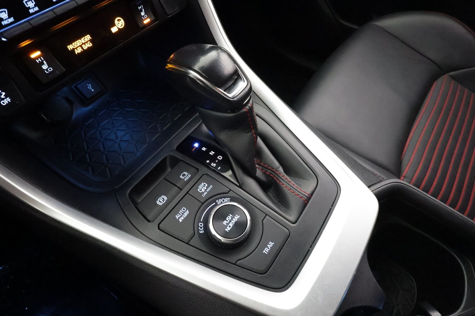 TOYOTA RAV4 PLUG-IN 2022 Hybrid 2,5 AWD-i Style * Adapt.Vakkari / Koukku / Peruutuskamera / LED / Sähköpenkki / KeyLess / Sähköluukku - Kahdet renkaat aluvanteilla - HULLUT AVAJAISHULINAT KORKOTARJOUS 3,29 %