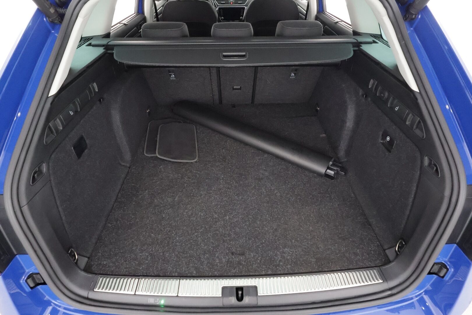 SKODA SUPERB 2023 1.4 TSi iV Style DSG * ACC / Koukku / Webasto / P.kamera / Skoda crystal Matrix-LED / Muistipenkki / Apple&Android * - Merkkihuollettu / Kahdet Renkaat / 2x Lataus